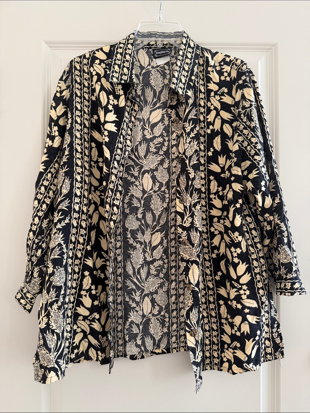 Bon Worth beautiful shirt with fine details